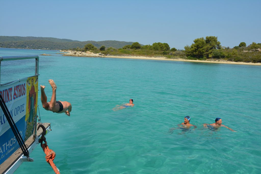Κρουαζιέρα στη Χαλκιδική για μπάνιο, χαλάρωση και μπάρμπεκιου