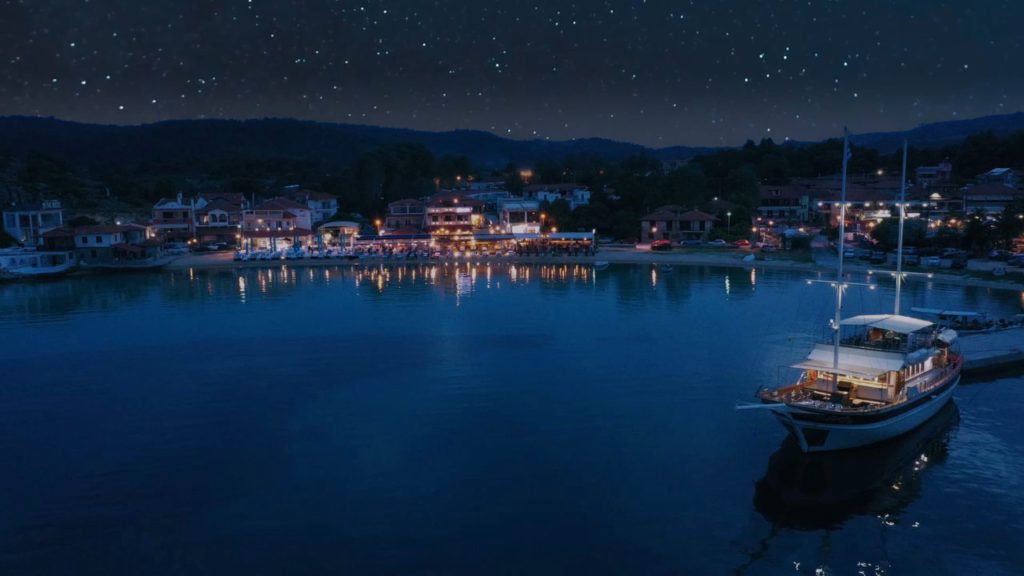 luxury wooden cruise halkidiki